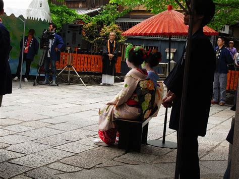 度々行きたい旅。 京都祇園観光：祇園白川・巽橋で祇園放生会がありました。