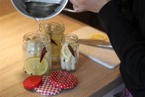 Sauer eingelegter Spargel mit Chili Cookinglisa