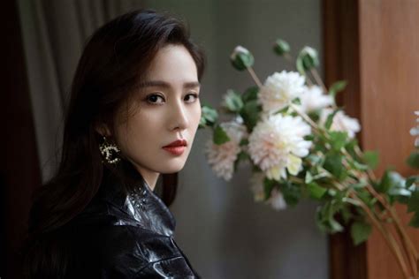 China Entertainment News Liu Shishi Poses For Photo Shoot