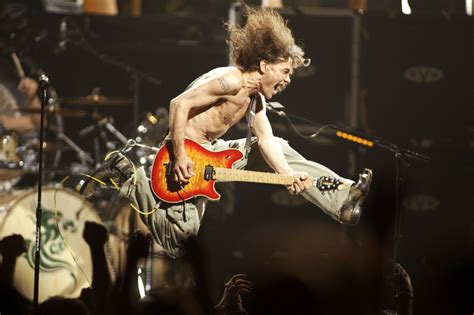 30 amazing photographs of eddie van halen on the stage from the late 1970s and early 1980s