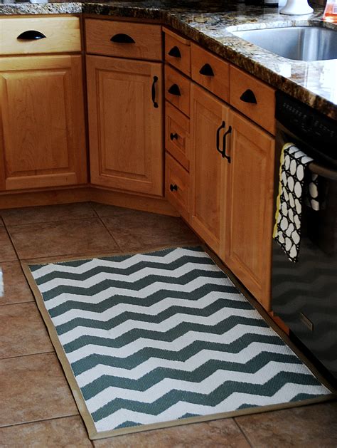 Plus, there's no shortage of rug options online right now. Painted Chevron Rug Reveal {tutorial}