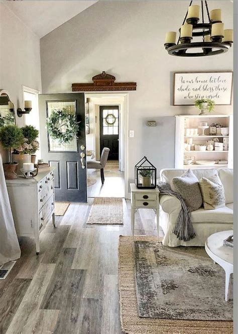 The black and white nuance always creates a very stylish look that everyone always loves. How to Decorate a Small Living Room In Country Style ...