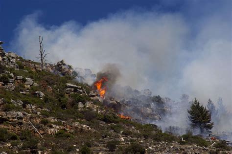 The fire destroyed part of a memorial to cecil rhodes, located on devils peak, before spreading rapidly up the slopes. Wildfires in the mountains of Cape Town