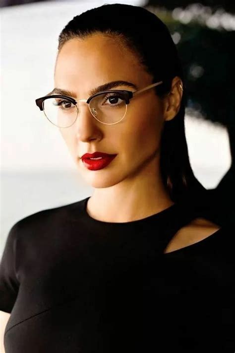 Mannequins Gal Gabot Gal Gadot Wonder Woman Girls With Glasses