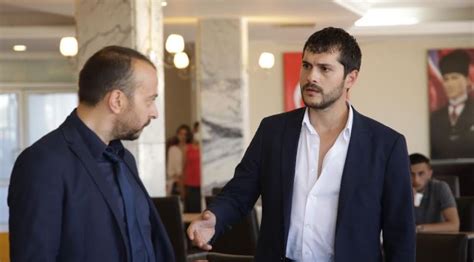 Tiyatrolar içerisinde yer almaya başlayarak oyunculuğa başlayan eryiğit, ilk olarak. Son Yaz dizisinden iki ismin ayrılacağı iddiası çok ...
