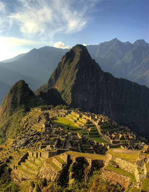 Entre los andes y la amazonía peruana, lo que permite que diversas especies puedan desarrollarse. Machu Picchu - Wikipédia, a enciclopédia livre