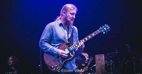 Moes Al Schnier Joins Tedeschi Trucks Band For Derek And The Dominos Cover In Syracuse Full Audio