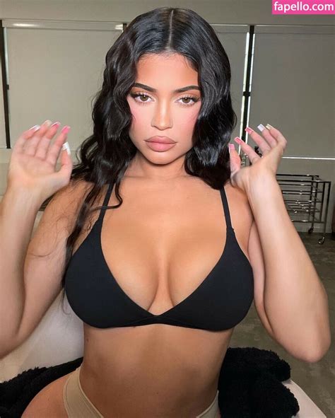 Kylie Jenner Kyliejenner Kyliejenner 2 Nude Leaked OnlyFans Photo