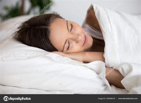 Sleep apnea merupakan gangguan tidur yang menyebabkan penderitanya berhenti bernapas selama beberapa detik saat tidur. 10 gambar istirahat yang cukup - IDN Template