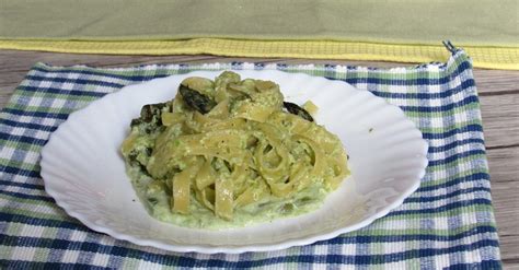 Realizzare dei ravioli fatti in casa non è poi così difficile. Pasta con crema di asparagi e ricotta ricetta leggera ...