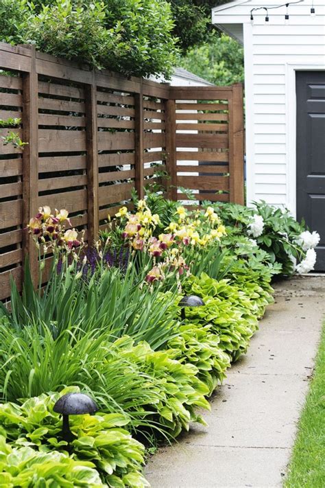 Having a fence for privacy doesn't need to be expensive as there are some who can do the job but with less there are different types of lattice too. Stunning fence ideas for back yard and front yard 30 | Privacy fence landscaping, Cheap ...