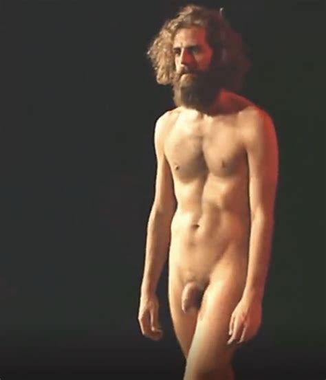 Santi Senso Nudo L Attore Mostra Il Pisello In Teatro Bitchyx
