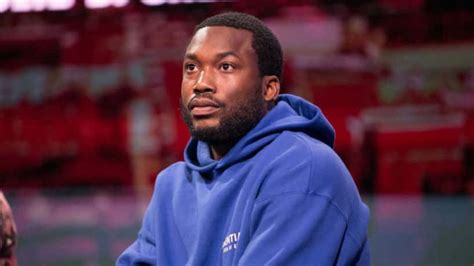 Smh Meek Mill Shares Footage Of His Private Plane Being Searched By The Authorities Hot97