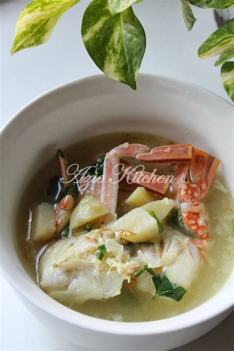 Sup ini menggabungkan ikan dan sayuran, pilihan yang sangat bergizi. Resepi Sup Ikan Tomato Sabah