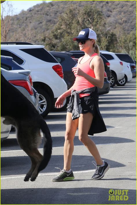 Full Sized Photo Of Reese Witherspoon Goes For A Walk With Her Dogs 11