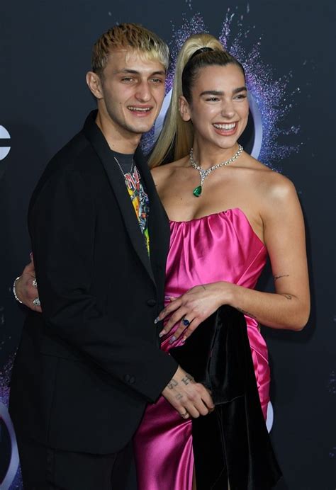 Et spoke with dua lipa after her red carpet debut with boyfriend anwar hadid at the 2019 american music awards, which aired sunday, nov. Dua Lipa and Anwar Hadid's passionate kiss at AMAs 2019 ...