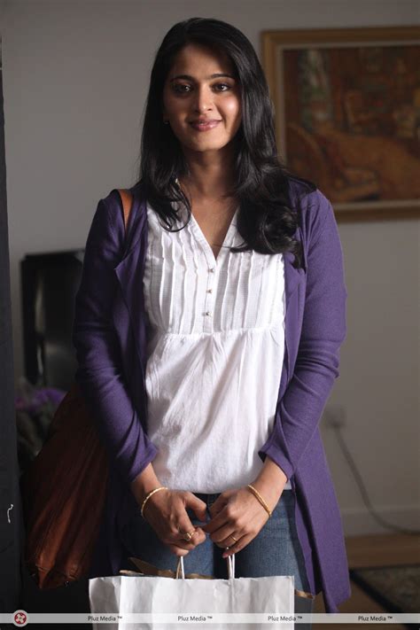 Anushka Shetty In Thandavam Veethi Fashion India People Womens Top