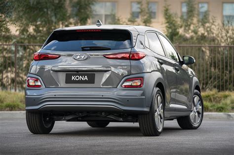 It's made from quality materials, is comfortable, and rich with features. Hyundai Kona Electric 2019 llega con 250 millas de ...