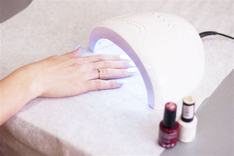Is It Safe To Use A Uv Light For Your Nails Uv Nail Light Risks