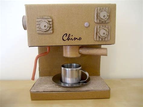 Mumaroo: Cardboard Chinos | Brinquedos com material reciclado, Cartão