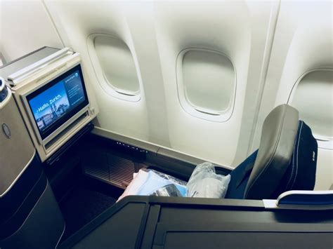 Review United 777 200 Polaris Business Class Chicago To Frankfurt