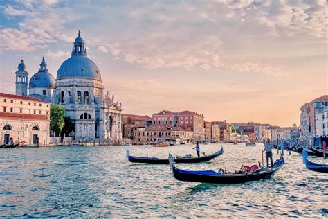 Hear the history of st. Venice Events :: Venice: Gondola Ride & Discover Walking Tour
