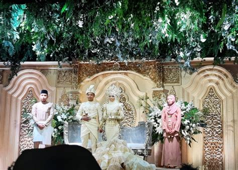 Pengumuman ketibaan pengantin di majlis resepsi dr liyana & shahidin, 20 januari 2019, dewan merak kayangan, bangunan. Majlis Resepsi Perkahwinan Adik Dato' Aliff Shukri ...