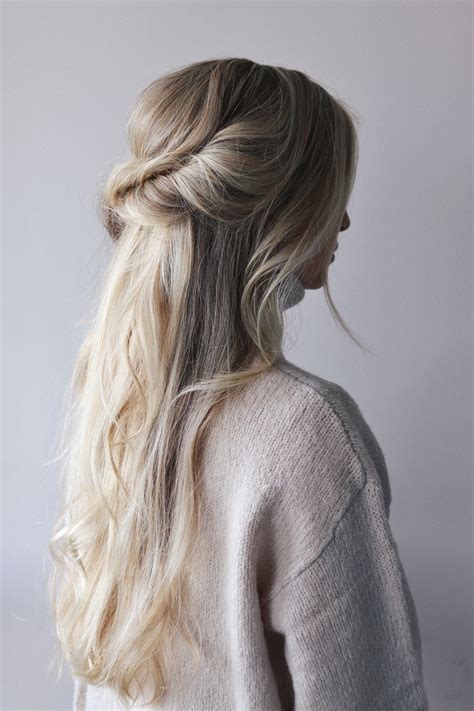 The rose bud flower braid hairstyle is suitable for long hair. Easy Fall Hairstyles, Hair Trends 2018 - Alex Gaboury