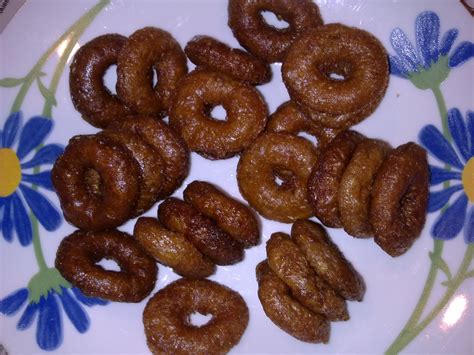 Cucur jawa | ada yang panggil kuih topi nampak macam senang je an nak buat, tapi kalau silap step memang tak. aneka resipi ada: RESEPI KUIH BEDERAM