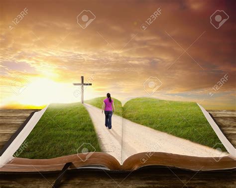 Resultado De Imagen Para Mujer Caminando Hacia La Cruz Jesus Pictures
