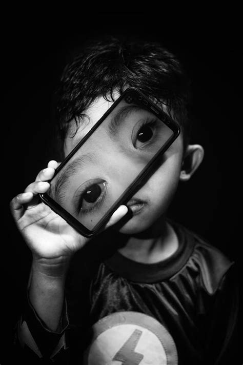 Elemen hitam putih dalam fotografi dapat memperkuat kesan dramatis, misterius, dan elegan. 19 Foto Hitam Putih Yang Estetis dan Dramatis | Life ...