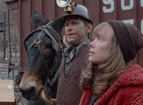 Review Loretta Lynns Biopic ‘coal Miners Daughter Mines Gold