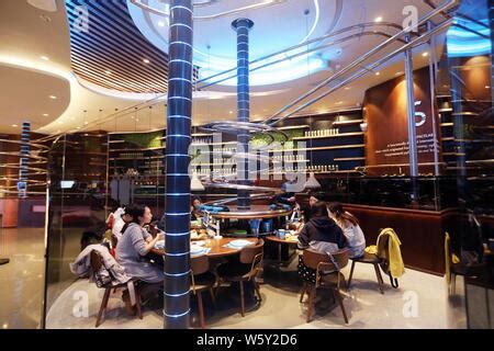Customers Dine In The World S Tenth And Asia S Third Spaceship Themed Restaurant Spacelab In