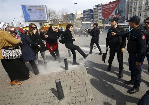 Turkey Riot Police Break Up Women S Day Protests With Rubber Bullets