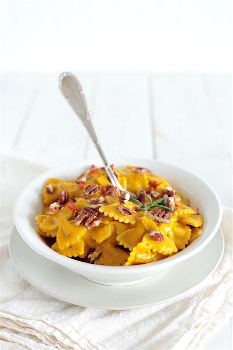 Creamy Butternut Squash Pasta With Pecans Green Evi