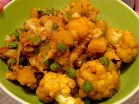Aloo gobi ka chatpata salan/vegetarian lunch box recipe/cauliflower and potato stire best aloo gobhi recipe how to make? Tandoori Gobi Aloo Matar - Pakistani Cuisine