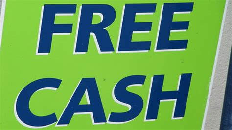 Free Cash Sign Outside A Shop In Tintagel Cornwall Of Co Flickr