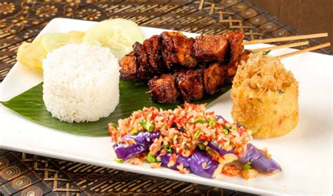 A popular mountain tourist town with some interesting places like sianok canyon, japanese tunnel and jam gadang, and delicious fatty, hot and spicy food like 'nasi kapau. Nasi padang in Singapore: authentic Indonesian and Malay ...