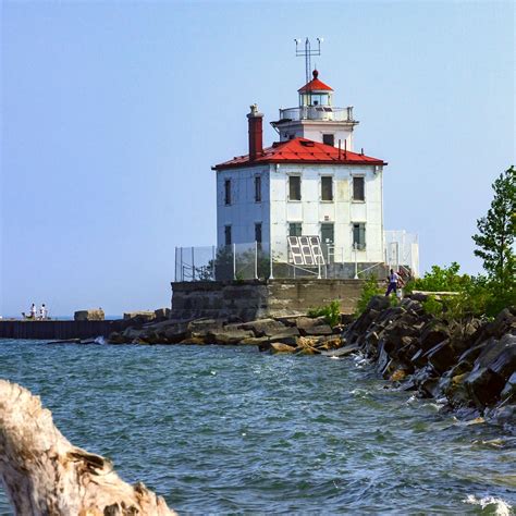Lighthouse On Lake Erie Fairport Harbor Breakwall Lighthou Flickr
