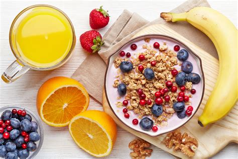 Berikut merupakan 10 sarapan pagi yang mudah dilakukan pada setiap pagi atau dibiarkan semalaman. 5 Ide Menu Sarapan Pagi yang Sehat dan Bikin Perut Kenyang ...
