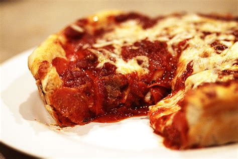 Chicago Style Deep Dish Pizza Recipe Gino S East Nevermindbilde