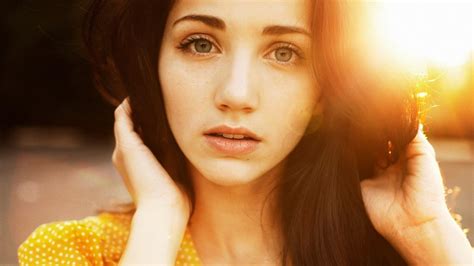 1366x768 Emily Rudd Women Face Blue Eyes Looking At Viewer Hands In