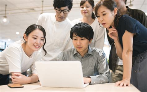 7 Surprising Things About Japanese Work Culture As Told By