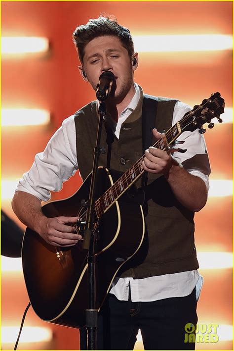Video Niall Horan Performs This Town At Amas 2016 Photo 3812913