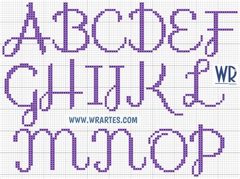 As letras em ponto cruz são muito utilizadas para bordar nomes e brasões em peças como: Alfabeto Infantil Cursivo em Ponto Cruz
