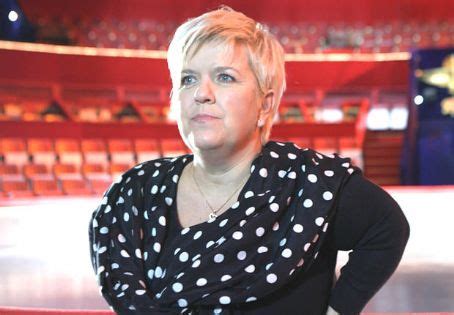 Alors que les initiatives pour soutenir le personnel soignant se multiplient, mimie mathy a révélé auprès de la provence que les enfoirés préparent aussi un projet. Who is Mimie Mathy dating? Mimie Mathy boyfriend, husband