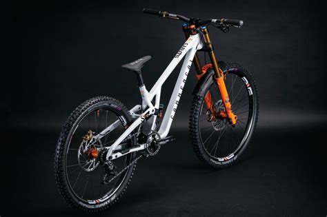 Commencal Race Prototype Released As Supreme Dh V5 Canadian Cycling