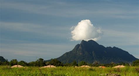 Standing in its might in the region of sabah is mount kinabalu, the highest mountain in southeast asia. 10 Mountains in Southeast Asia with the Most Incredible Views