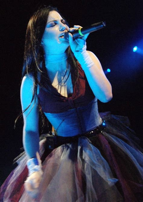Evanescence Picture 2 Amy Lee Performing Live In Concert At Santa