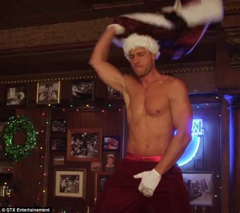 Justin Hartley Gets Nude In A Bad Moms Christmas Trailer Daily Mail Online